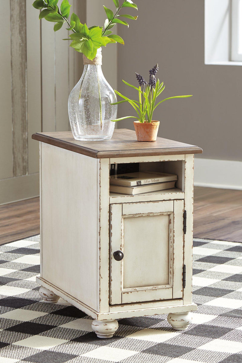 Realyn End Table Set